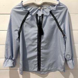 🩵 DSTUDIO – Blue striped convertible blouse (Size S)